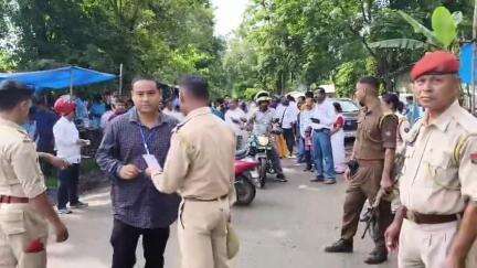 মৰাণ: কটকটীয়া নিৰাপত্তা ব্যৱস্থাৰ মাজেৰে খোৱাং মহাবিদ্যালয়ত আৰম্ভ হৈছে ১৭টা পঞ্চায়তৰ ভোট গণনা