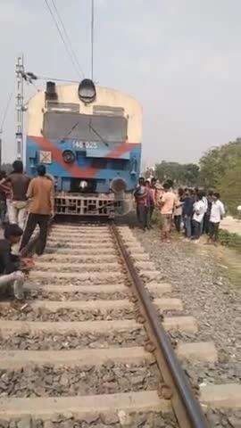 nirmali railway station tarin electice wire got messed up train