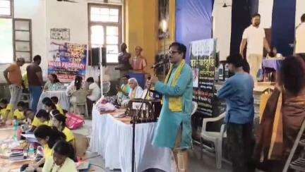 মেদিনীপুর: কবিগুরুর জন্ম বর্ষ উপলক্ষে মেদিনীপুর শহরের বিদ্যাসাগর হলে আয়োজন হলো রক্তদান শিবির ও সাংস্কৃতিক প্রতিযোগিতা, কবি প্রণাম।