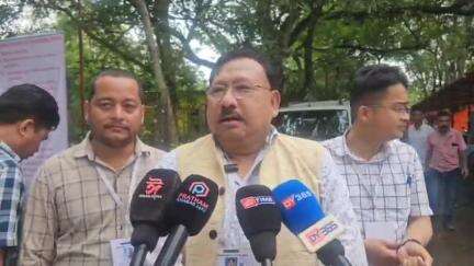 মৰাণ: 'যুদ্ধ পৰিস্থিতিৰ বাবে পঞ্চায়ত নিৰ্বাচনৰ ফলাফলৰ পাছত বিজয় উৎসৱ অনুষ্ঠিত কৰিব নালাগে', মৰাণত মন্ত্ৰী যোগেন মহনৰ আহ্বান
