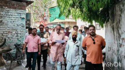 गुलाबगंज: क्षेत्र के दर्जन से अधिक नागरिकों ने विधायक को अपनी समस्याओं के समाधान के लिए आवेदन दिए