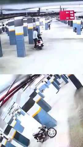 बांसवाड़ा :- बागीदौरा विधायक जय कृष्ण पटेल CCTV मैं बैंग कों बाएं पास करते नज़र आए। रिश्वत में पकड़े गए हैं विधायक पटेल