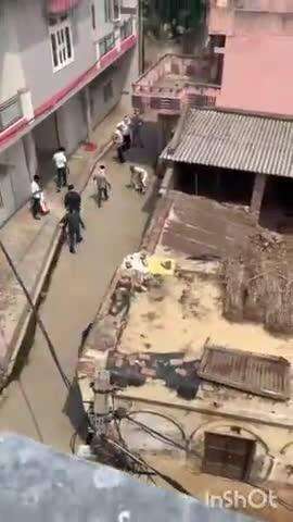 जानसठ: थाना सिखेड़ा क्षेत्र के गांव बेहड़ा अस्सा में सड़क विवाद को लेकर दो पक्षों के बीच हुई मारपीट, वीडियो हुआ वायरल
