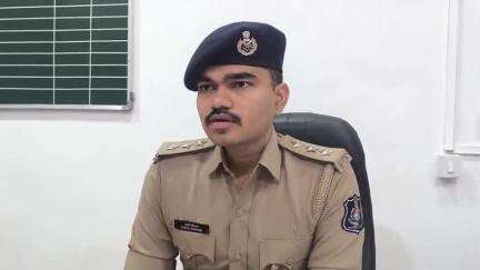 વઢવાણ: શહેરમાં મહિલા અને મહંતનો વિડીયો બનાવી પૈસા પડાવનાર પાંચ શખ્સો ઝડપાયા ડીવાયઅેસપીઅે કચેરીથી પ્રતિક્રિયા આપી
