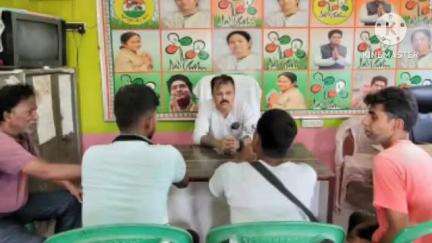 বজবজ ২: এলাকার সমস্যা সংক্রান্ত বিষয় নিয়ে বজবজ ২ নম্বর তৃণমূলের দলীয় কার্যালয় গুরুত্বপূর্ণ পর্যালোচনা বৈঠকের আয়োজন করা হয়।