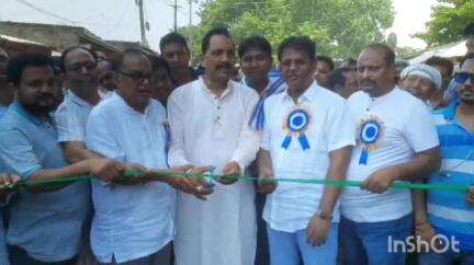 রতুয়া ২: মাগুরা এলাকায় রাস্তার কাজের আনুষ্ঠানিক শিল্যানাস করলেন বিধায়ক সহ জনপ্রতিনিধিরা