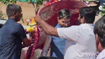 மேட்டுப்பாளையம்: ஒன்னிப் பாளையம்  எல்லை கருப்புசாமி கோவிலில் தமிழக ஆளுநர் சாமி தரிசனம்