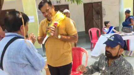 ইংরেজবাজার: ঝলঝলিয়া রেলওয়ে হাইস্কুলে অনুষ্ঠিত হলো এক স্বেচ্ছায় রক্তদান শিবির