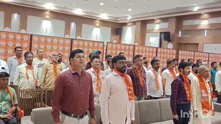 વઢવાણ: જિલ્લા ભાજપ નમો કમલમ કાર્યાલય ખાતે ભાજપના આગેવાનો અને કાર્યકર્તાઓની બેઠક યોજાઇ