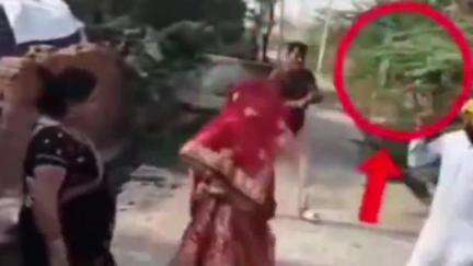 गोवर्धन: बरसाना में फायरिंग का वीडियो वायरल, दुल्हन के लिबास में हमलावरों के बीच दिखी महिला
