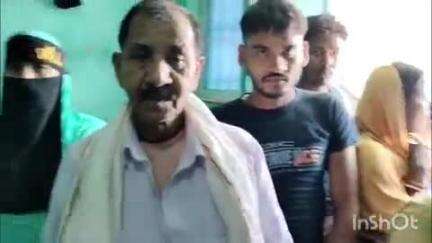 कुर्था: प्रधानमंत्री आवास सर्वे को लेकर इब्राहिम मुखिया के खैरा ड़ीह आवास पर पंचायतवासियों की उमड़ी भीड़