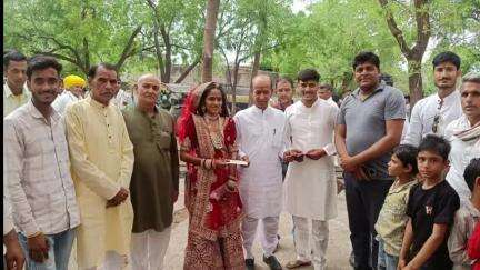 जीरापुर: जीरापुर क्षेत्र के विभिन्न गांवों में शादी समारोह में शामिल हुए क्षेत्रीय विधायक हजारीलाल दांगी