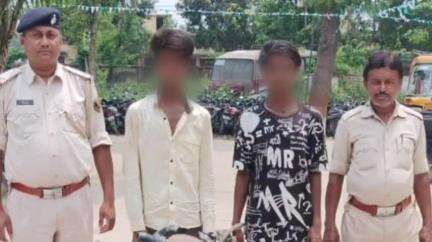परिहार: परिहार थाना पुलिस ने हाजीपुर से चोरी हुई अपाचे बाइक के साथ दो चोरों को किया गिरफ्तार