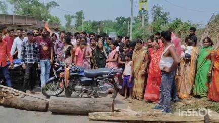 हंटरगंज: भीमडाहा में अनियंत्रित हाइवा ने तीन लोगों को कुचला, एक की मौत व दो घायल