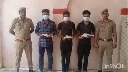 धौलाना: दिनेश नगर गांव हिंडालपुर व कमालपुर के पास पुलिस ने गैंगस्टर एक्ट व लूट में फरार 3 बदमाशों को किया गिरफ्तार