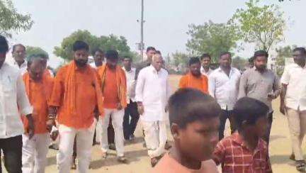 ముధోల్: పాకిస్తాన్ దుష్టశక్తుల్ని తరిమికొట్టేలా భారత సైన్యానికి మరింత శక్తిని ప్రసాదించాలని కోరుతూఎమ్మెల్యే ప్రత్యేక పూజలు