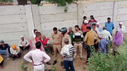 डेरापुर: सिकंदरा: खितारी गांव के पास दिल्ली-हावड़ा रेलमार्ग पर ट्रेन की चपेट में आने से अधेड़ की हुई मौत, परिजनों में मचा कोहराम