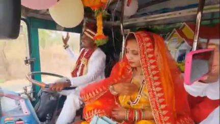 चौरई: पलटवाड़ा में अनोखी शादी, दूल्हे ने दुल्हन को ट्रक से विदा कराया, वीडियो हुआ वायरल