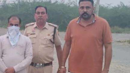 कालांवाली: गांव तारूआना रोड क्षेत्र से कार सवार व्यक्ति गिरफ्तार, पुलिस ने नशीली गोलियां और कैप्सूलों का जखीरा बरामद किया
