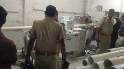 मुगलसराय: औद्योगिक क्षेत्र में नकली प्लास्टिक पाइप फैक्ट्री का भंडाफोड़, यूपी-बिहार में सप्लाई होती थी नामी कंपनियों की पाइप, सील