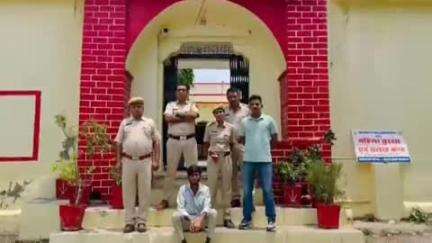 सीमलवाड़ा: धंबोला पुलिस ने एक युवक पर चाकू से जानलेवा हमला करने के मामले में फरार चल रहे आरोपी को किया गिरफ्तार