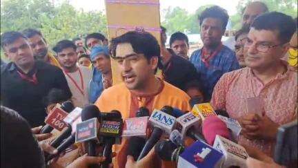 छतरपुर नगर: बिगड़ैल औलाद है, ये सुधर नहीं सकता : पाकिस्तान द्वारा सीजफायर का उल्लंघन करने पर पंडित धीरेंद्र कृष्ण शास्त्री