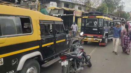 सातारा: रस्त्यावर उभे असणाऱ्या प्रवासी वाहनांवर वाहतूक पोलिसांची कारवाई, चार वाहन धारकांकडून 2 हजार रुपये दंड वसूल
