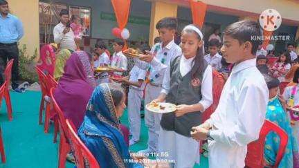 बरकट्ठा: डिवाइन स्कूल में धूमधाम से मनाया गया मातृ दिवस, आईपी भारती ने कहा- मां का स्थान भगवान से ऊपर होता है