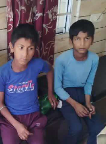 नालागढ़: नालागढ़ में पाए गए 2 अज्ञात बच्चों को बद्दी पुलिस की ट्रैफिक इकाई ने सकुशल परिवार के सुपुर्द किया