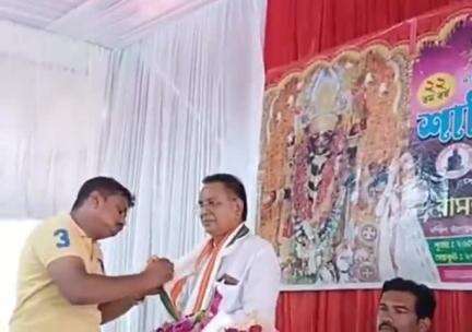 ডোমজুড়: রামকৃষ্ণ মিলন সংঘের ২২ তম বর্ষের শান্তি কালীপুজো উপলক্ষে অনুষ্ঠিত হলো অন্নকূট উৎসব  উপস্থিত বিধায়ক