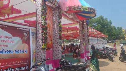 નાંદોદ: આદિવાસી સમાજ હેલ્પ ગ્રુપ રાજપીપળા દ્વારા આયોજીત પાંચમો સમૂહ લગ્નોત્સવ યોજાયો, ધારાસભ્ય, સાસંદ વગેરે આગેવાન હજાર રહ્યા