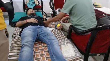 কৃষ্ণনগর ১: গ্রীষ্মকালীন রক্তের সংকট মেটাতে কৃষ্ণনগর চাষাপাড়া এলাকায় স্বেচ্ছায় রক্তদান শিবিরের আয়োজন উপস্থিত কাউন্সিলর