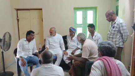 ప్రత్తిపాడు: టిడిపి గుండాల దాడిలో గాయపడిన వైసీపీ నేత సురేంద్ర తండ్రిని పరామర్శించిన ఎంపీ అయోధ్యరామిరెడ్డి