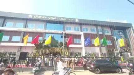 திருவாரூர்: பழைய பேருந்து நிலையம் அருகே கலைஞர் நூற்றாண்டு காய்கனி அங்காடி வளாகத்தினை அமைச்சர் கே என் நேரு திறந்து வைத்தார்