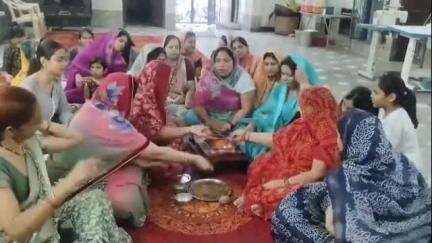 पाली: श्री मैड क्षत्रिय स्वर्णकार समाज महिला मंडल पाली ने भारतीय सैनिकों के मनोबल बढ़ाने के लिए किया यज्ञ