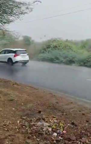 दतिया नगर: तेज हवाओं और बारिश ने दी गर्मी से राहत, तापमान में आई मामूली गिरावट
