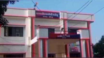 बांसडीह: बांसडीह थाना क्षेत्र के एक गांव की युवती को अश्लील फोटो वायरल करने की धमकी देने के मामले में पुलिस से की गई शिकायत