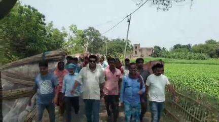 নওদা: নওদায় তৃণমূল কংগ্রেসের উদ্যোগে পিচ রাস্তার কাজ পরিদর্শন করেন ব্লক তৃণমূল সভাপতি
