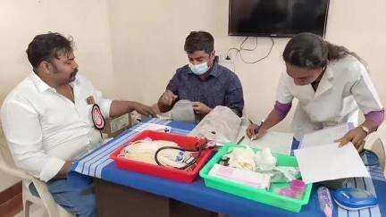 திண்டுக்கல் கிழக்கு: முன்னாள் முதல்வர் எடப்பாடி பழனிச்சாமி பிறந்த நாளை முன்னிட்டு திண்டுக்கல் அதிமுக கட்சி அலுவலகத்தில் ரத்ததான முகாம்