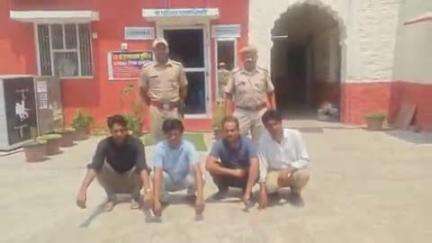 हिण्डौन: शराब के नशे में वाहन चलाते हुए व शांतिभंग के आरोप में सदर पुलिस ने झारेड़ा रोड से 4 व्यक्तियों को किया गिरफ्तार