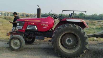 अंबड: शहागड गोदावरी नदीपात्र अंबड तहसीलदार यांच्या अंगावर टॅक्टर घालून जिवे मारण्याचा प्रयत्न, वाळू माफिया पसार