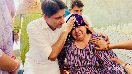 चरखी दादरी: सांरगपुर पहुंचे रोहतक सांसद दीपेंद सिंह हुड्‌डा, शहीद के घर पहुंचकर अर्पित की श्रद्दाजंलि #operation sindoor