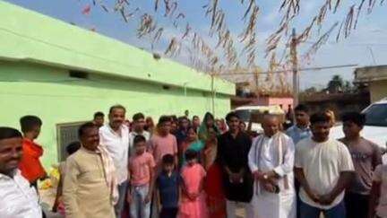 हंटरगंज: सांसद और विधायक ने हंटरगंज प्रखंड के आधे दर्जन गांवों का दौरा किया, कई विवाह समारोहों में शामिल हुए