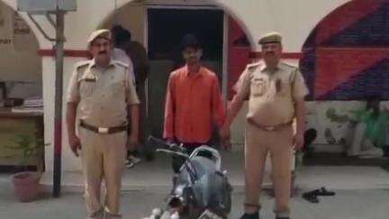 शाहगंज: सम्भलशाह पुलिया से 1 अभियुक्त को चोरी की मोटरसाइकिल के साथ किया गया गिरफ्तार