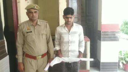 कैराना: रामड़ा गांव निवासी एक युवक को पुलिस ने तमंचे समेत किया गिरफ्तार, फोटो हुआ था वायरल