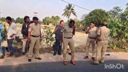 తిమ్మాపూర్ ఎల్ఎండీ కాలనీ: కరీంనగర్ జిల్లా చిగురుమామిడి లో ఘోర రోడ్డు ప్రమాదం.. యువతి మృతి మరొకరికి తీవ్ర గాయాలు
