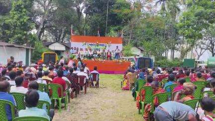 ধূপগুড়ি: ধরনিপুর চাবাগানে বিজেপির পালটা সভা করল তৃণমূল চাবাগান শ্রমিক ইউনিয়ন