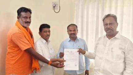 భూపాలపల్లి: గణపురం మండలం కు చెందిన బాధితునికి 1,70,000 LOC చెక్కనున్న చేసిన ఎమ్మెల్యే గంట సత్యనారాయణ రావు