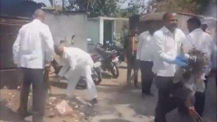 कन्नड: जेहूर येथे जय बाबाजी भक्त परिवाराने श्रमदानातुन गाव केले स्वच्छ