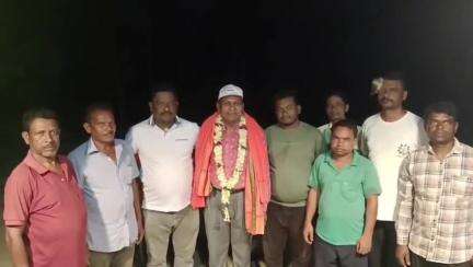 ଜଳେଶ୍ବର: ରାଉତରାପୁର ଗ୍ରାମରେ ୩୦ ବର୍ଷ ଧରି ବିଏସଏଫରେ ଚାକିରୀରୁ ଅବସର ନେଇ  ନିଜ ଜନ୍ମ ମାଟିକୁ  ଫେରିଲା ପରେ ଗାଁ ରେ ଖେଳିଯାଇଛି ଆନନ୍ଦର ଲହରୀ